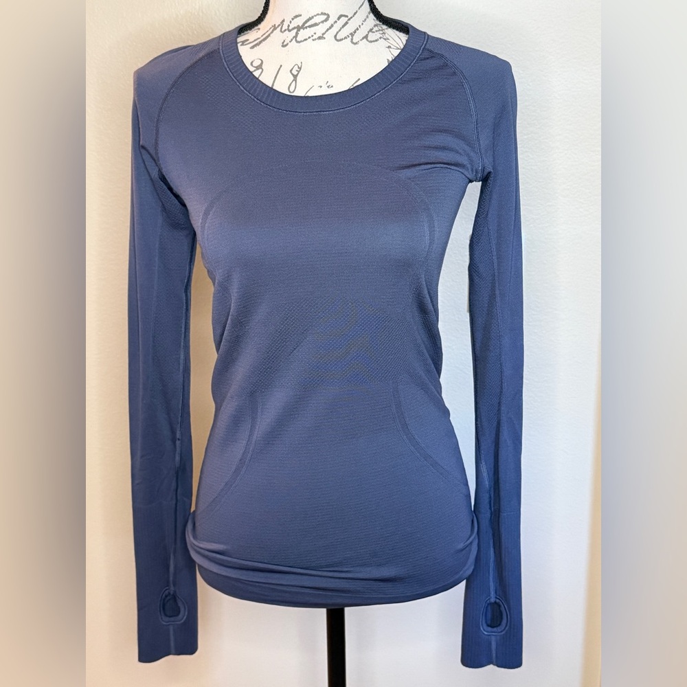 Gently Used Swiftly Tech Hip Length Long Sleeve shirt